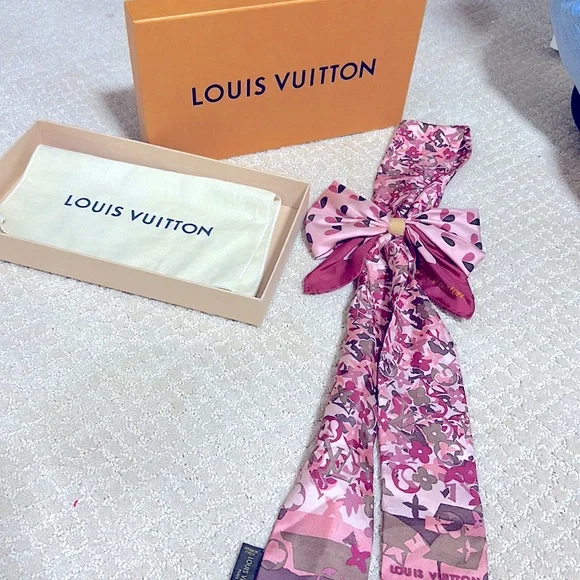 Louis Vuitton scarf - Special Edition - Neck Bow with leather